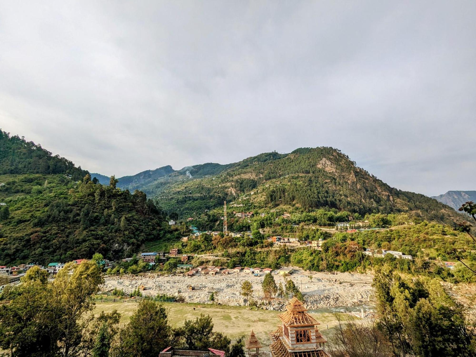 Kavi'S Vacation Homes - Sainj Bagian luar foto