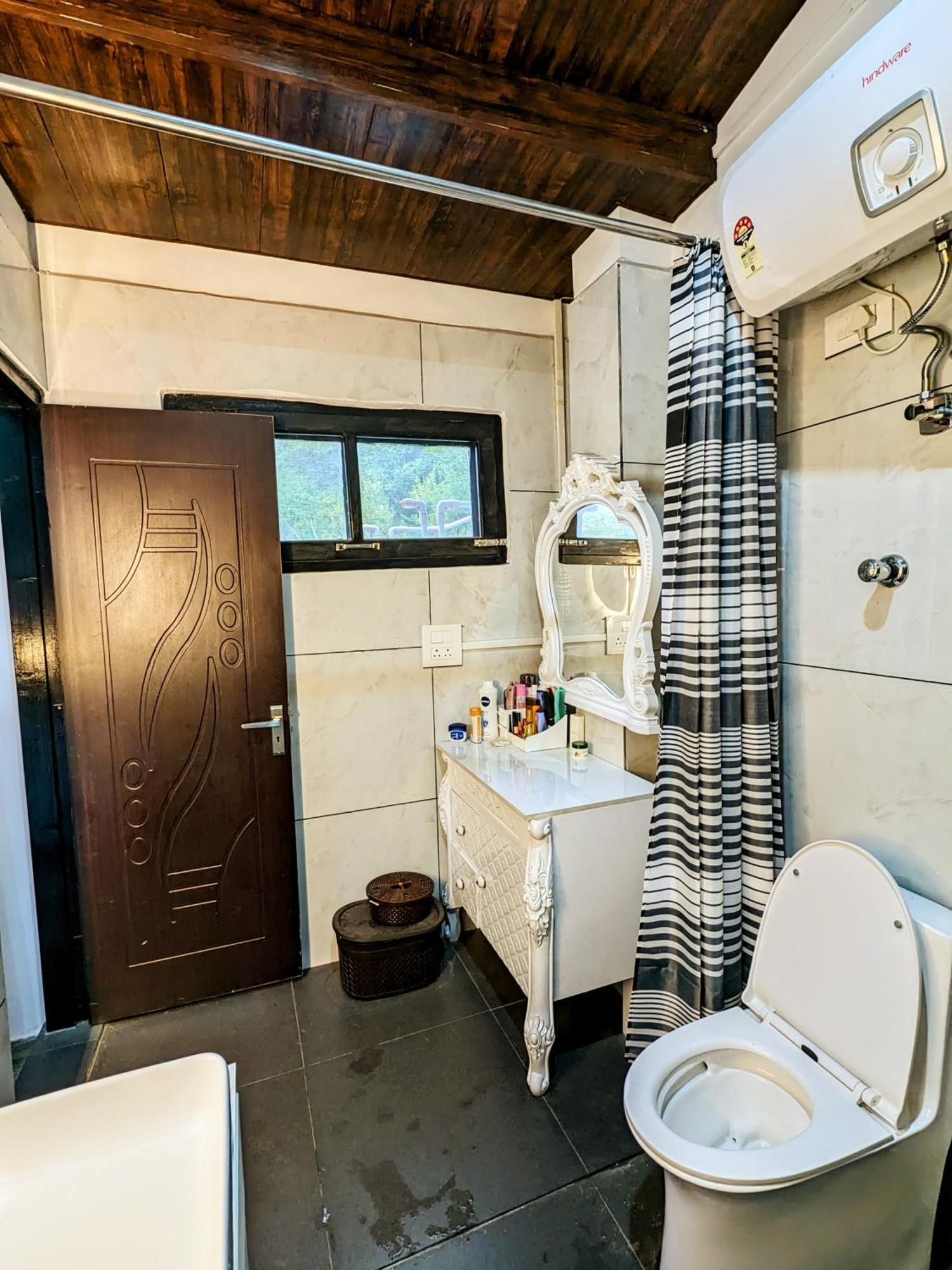 Kavi'S Vacation Homes - Sainj Bagian luar foto