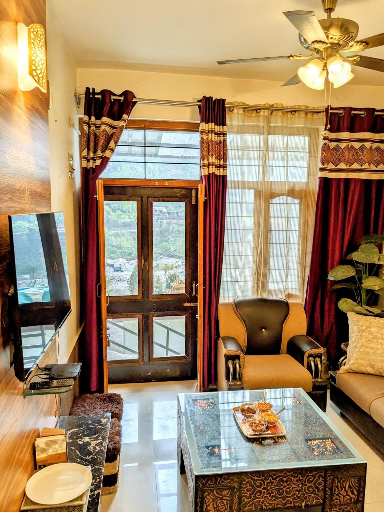 Kavi'S Vacation Homes - Sainj Bagian luar foto